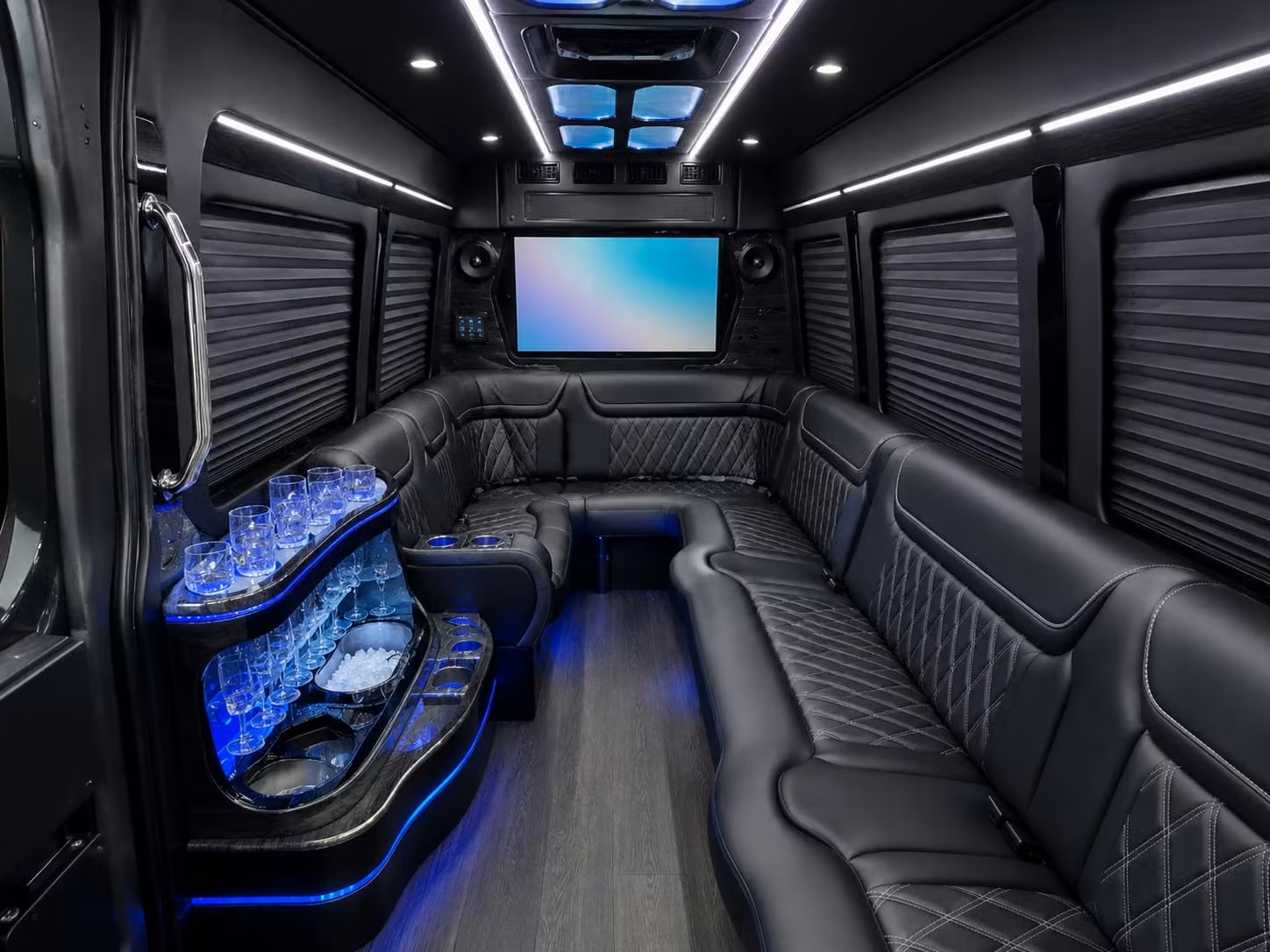 airport transfer shuttle buses for corporate groups traveling through norfolk international airport